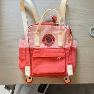Fjallraven kanken multicolor new mini backpack! Never used!
No tags! Cute!